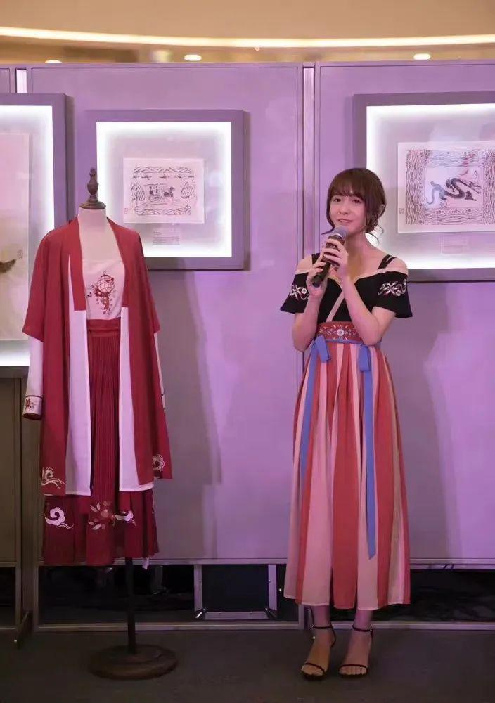 Angelababy和张嘉倪要是有她这觉悟就不会被骂了!