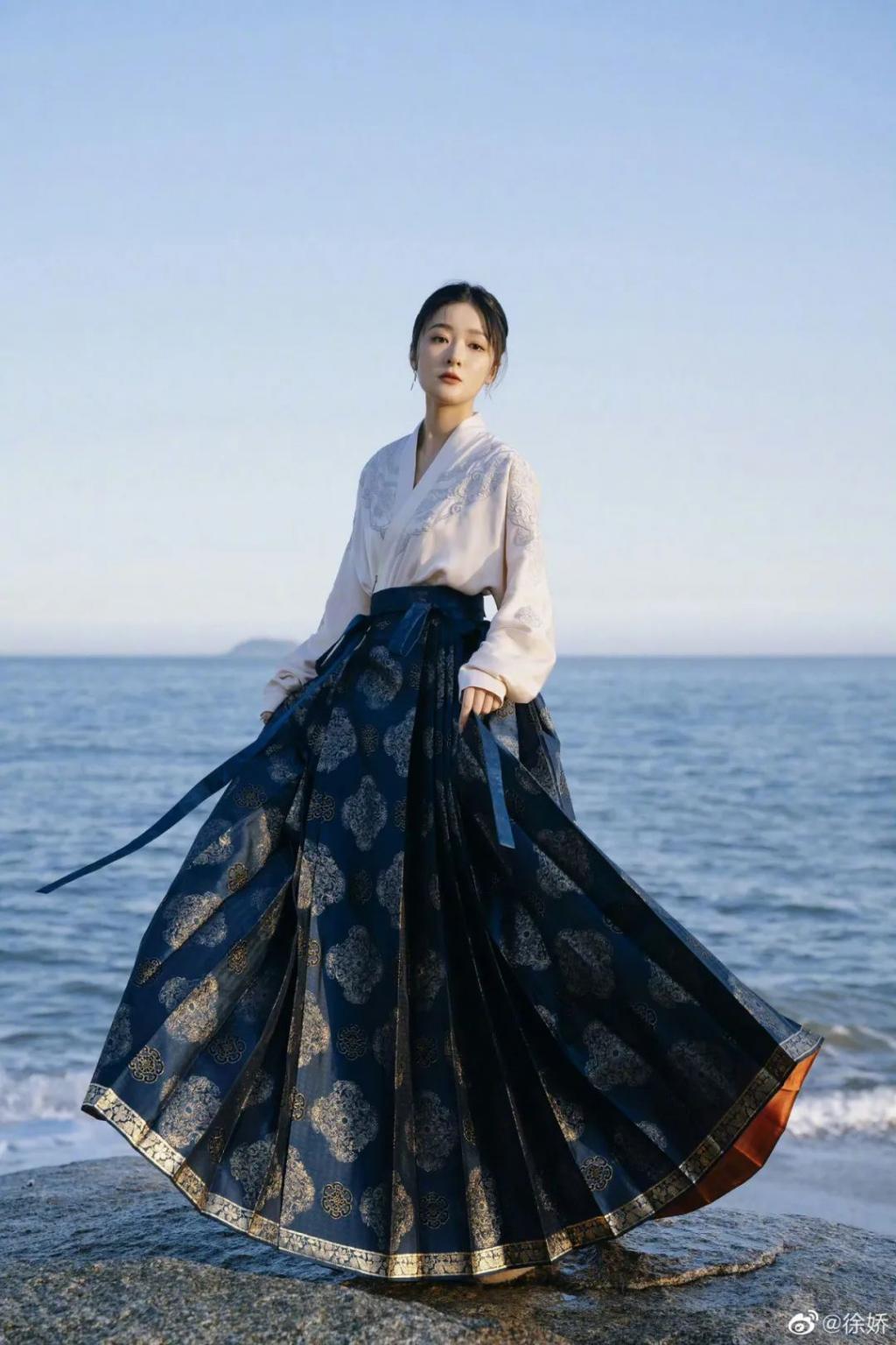 Angelababy和张嘉倪要是有她这觉悟就不会被骂了!