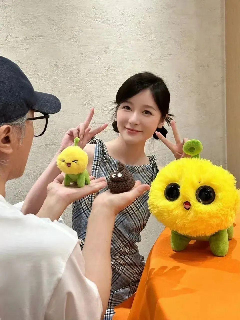 Angelababy和张嘉倪要是有她这觉悟就不会被骂了!