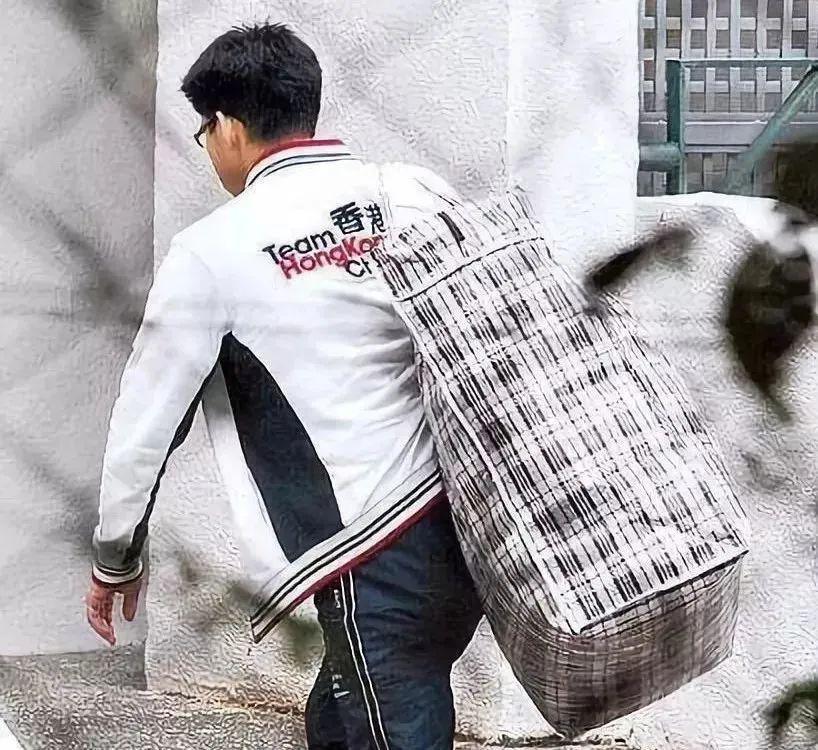 郭晶晶:“他是富豪,我还是冠军呢。”