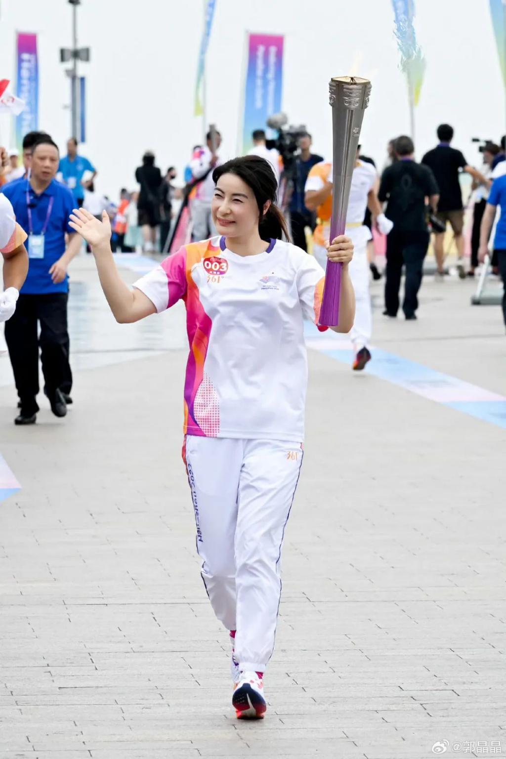 郭晶晶:“他是富豪,我还是冠军呢。”