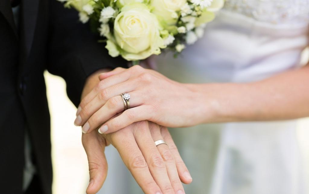 给年轻人办一场婚礼，究竟有多“暴利”？