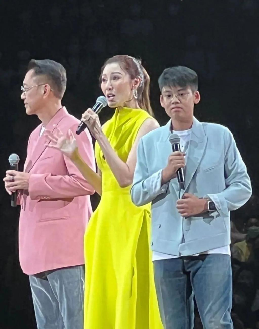 61岁关之琳和53岁李嘉欣近照，一个优雅，一个瘦到认不出