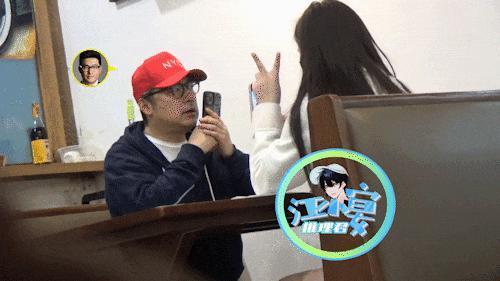 大街上摸美女大腿,他多少有点油腻吧?