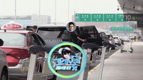 大街上摸美女大腿,他多少有点油腻吧?