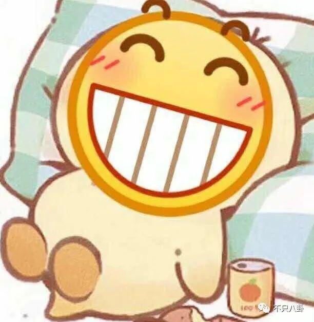 大街上摸美女大腿,他多少有点油腻吧?