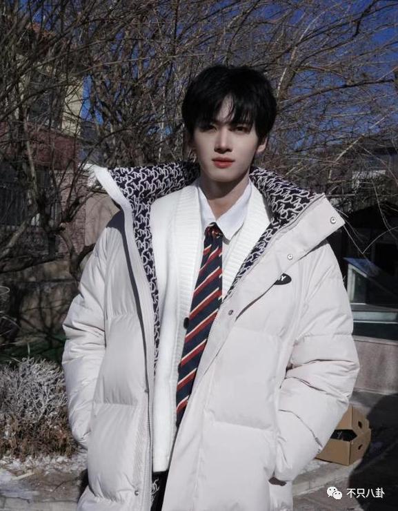 明明是个帅哥，但一直不红也是有原因的？