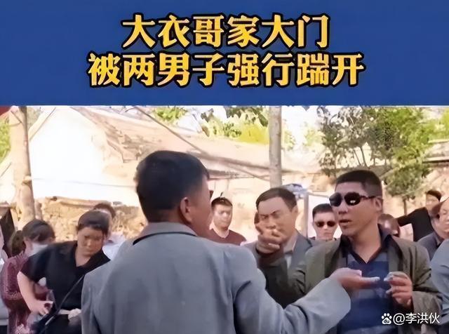 大衣哥朱之文又摊上事了！老人提行李堵门借钱，不给钱不走
