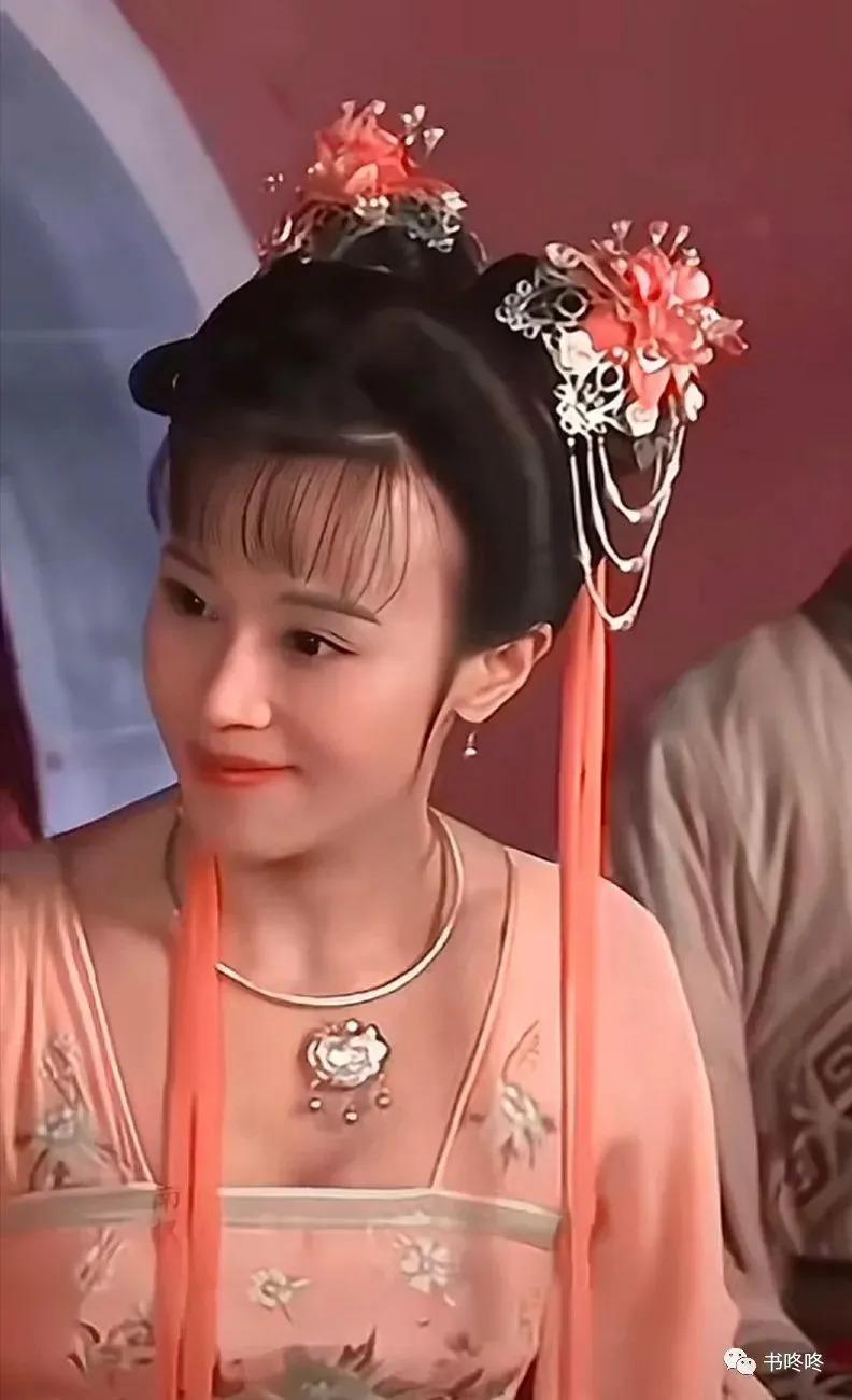 以前女主身边丫鬟的妆造都好绝，现在总怕艳压女主