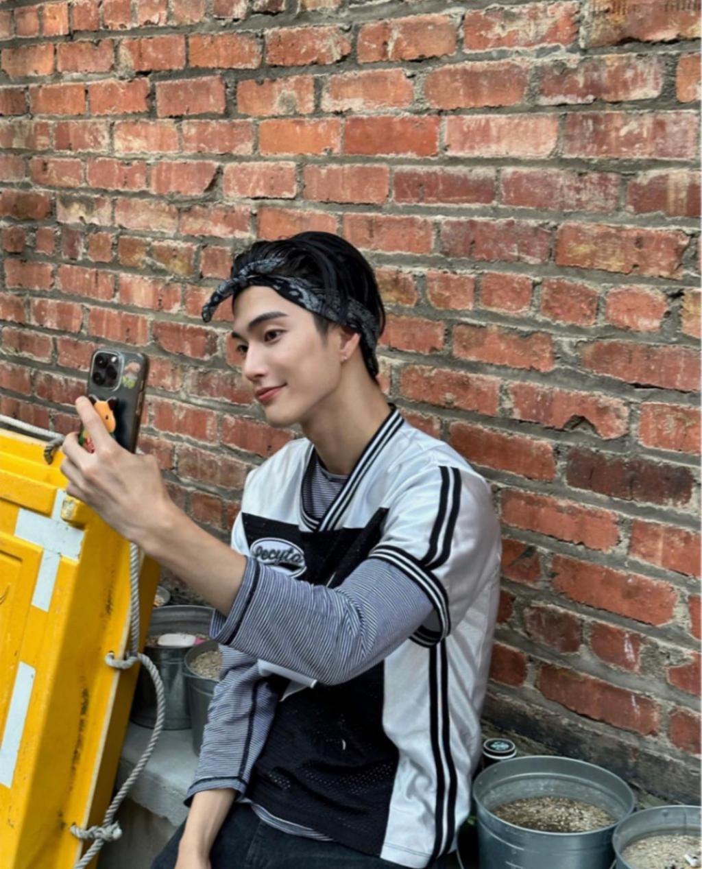 SM新人男爱豆负面爆料不断！高中同学站出来为他澄清