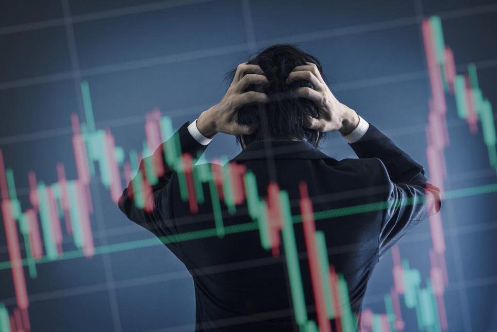 “宁王”股价已腰斩，一度跌破190元/股创年内新低！动力电池出海压力骤增