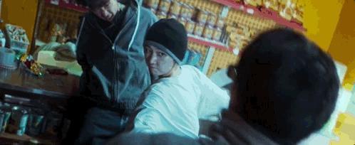 太猛了！从头杀到尾，活该她爆！