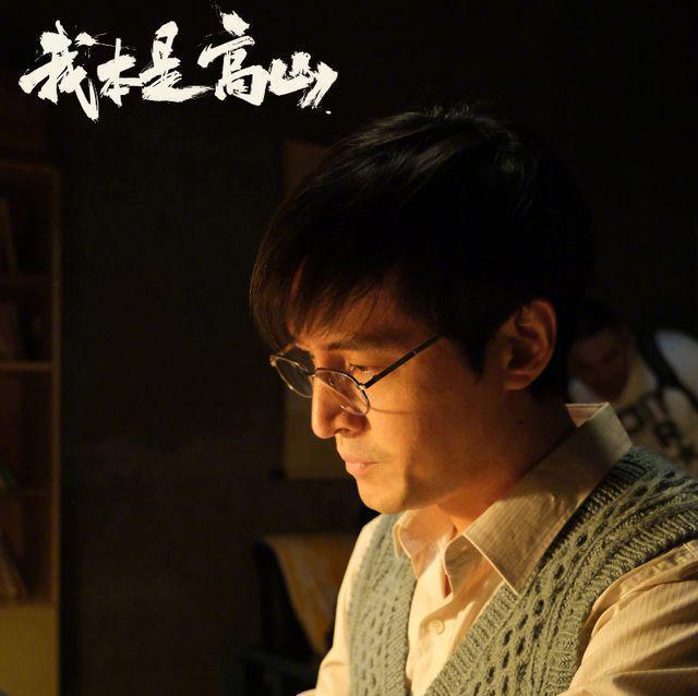 胡歌饰演张桂梅丈夫惹争议，被质疑不够尊重女性，曾力挺家暴男星