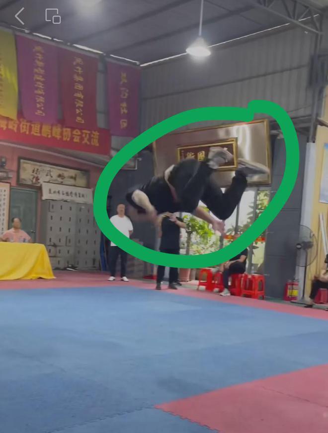 特步52岁董事长罕见露面：表演武术硬功夫太震撼，引发观众狂赞!