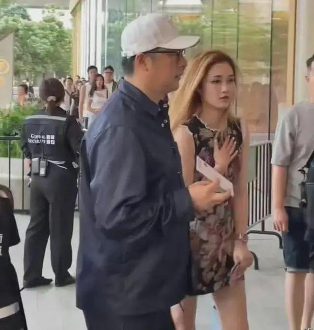 官宣离婚！大导出轨N次，芒果亲女儿不忍了！