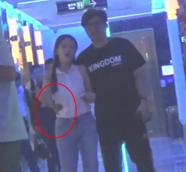 官宣离婚！大导出轨N次，芒果亲女儿不忍了！