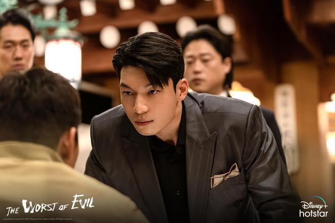 Disney 韩剧杀疯了，《超异能族》之后又出一部硬核黑帮剧