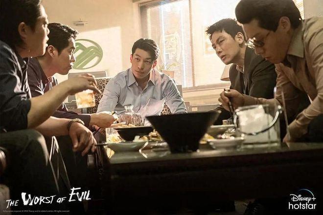 Disney 韩剧杀疯了，《超异能族》之后又出一部硬核黑帮剧