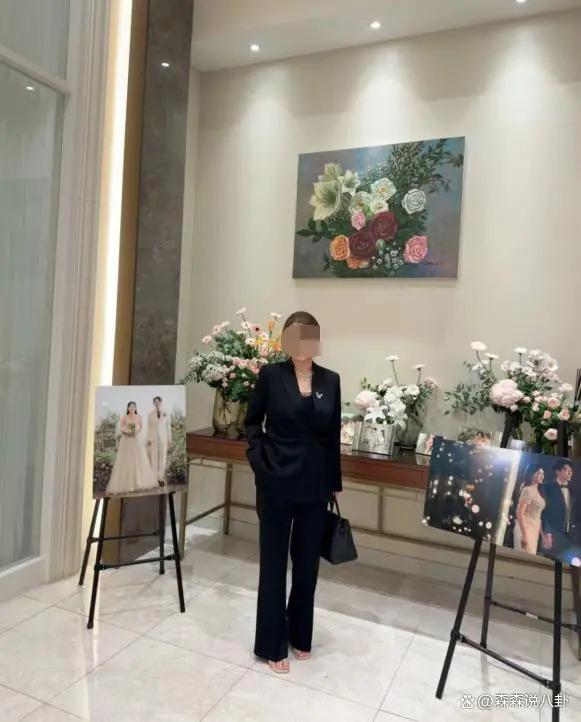 宋仲基夫妇出席妹妹婚礼，凯蒂产后首露面，身材高挑有气质