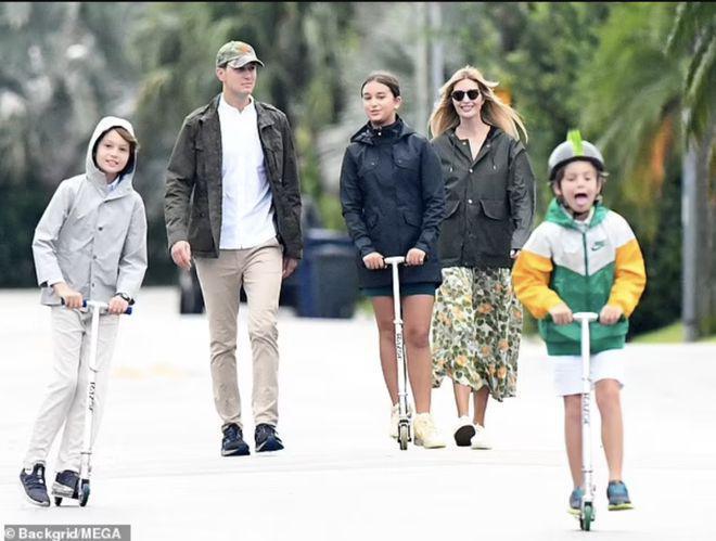 41岁伊万卡走出佛州豪宅，紧身背心好别致，自律让三娃妈健美