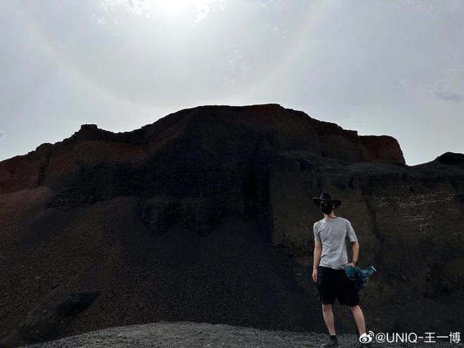 被传恋情绯闻，赵丽颖王一博同时更新动态