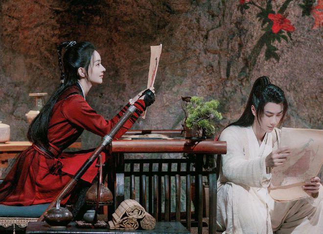 被传恋情绯闻，赵丽颖王一博同时更新动态