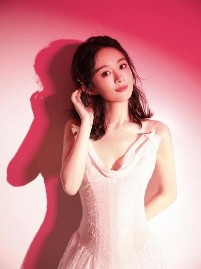 被传恋情绯闻，赵丽颖王一博同时更新动态