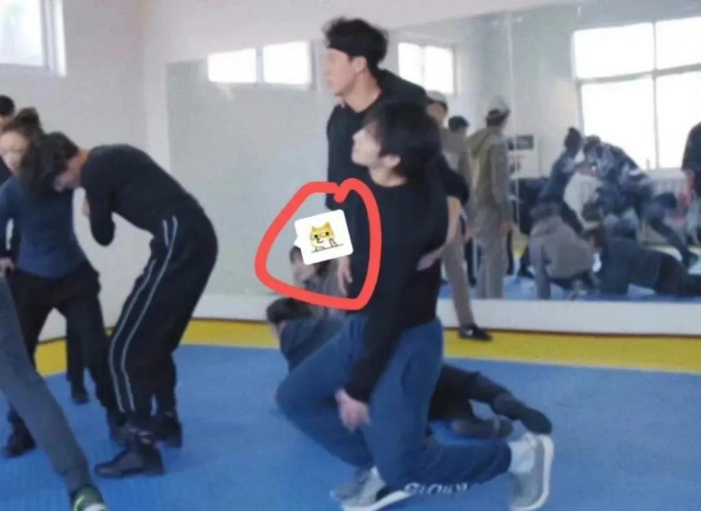 被瓜砸晕！三连爆！到底有几个好嫂子？