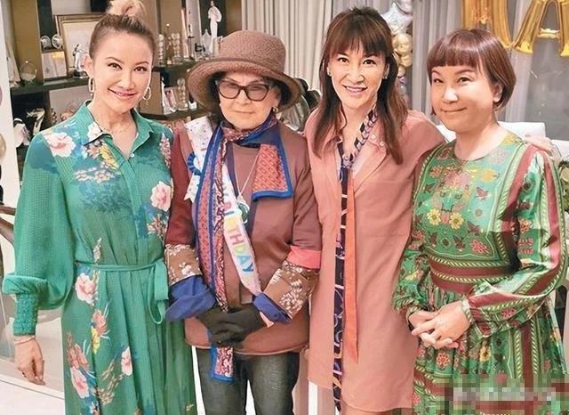 李玟骨灰将于10月底下葬，母亲已安排好墓地，二姐回应