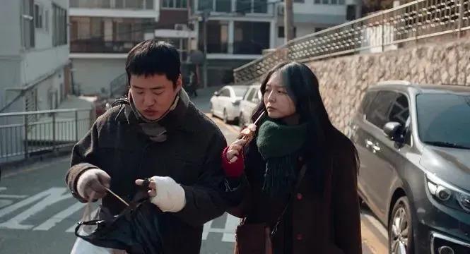还记得忠武路女演员李絮吗？电影节红毯赢了…