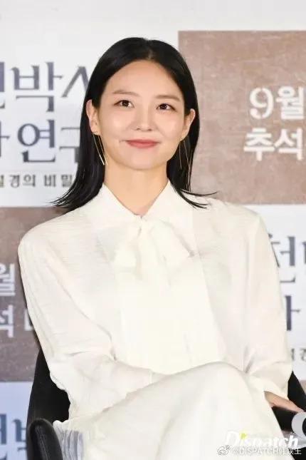 还记得忠武路女演员李絮吗？电影节红毯赢了…