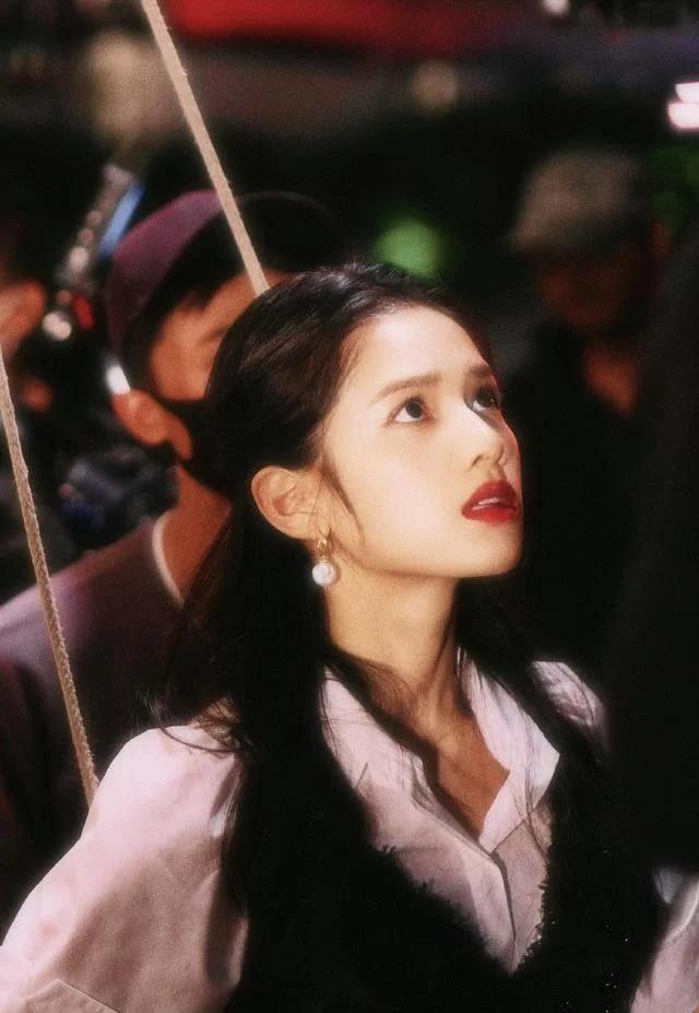 张婧仪晒九宫格美图，回应粉丝：你让不让我想发就发