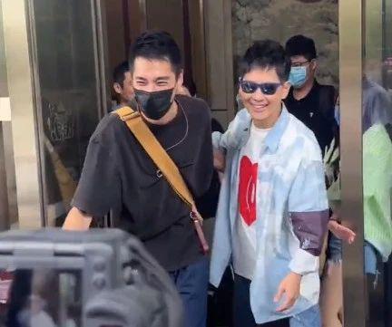 又一对模范夫妻离了!这是装不下去了.