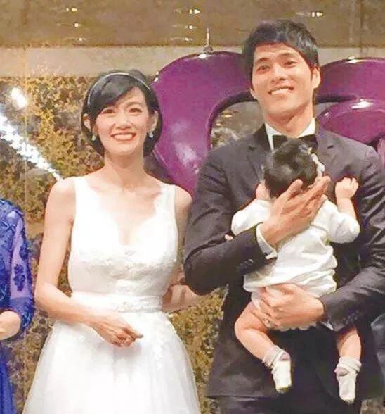 又一对模范夫妻离了!这是装不下去了.