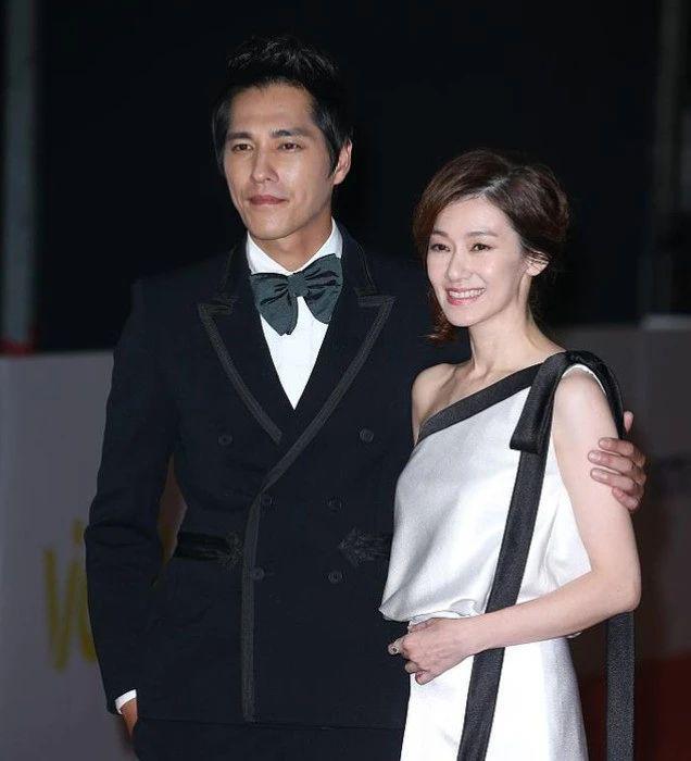 又一对模范夫妻离了!这是装不下去了.