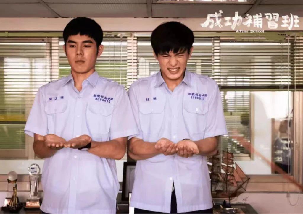 又一对模范夫妻离了!这是装不下去了.