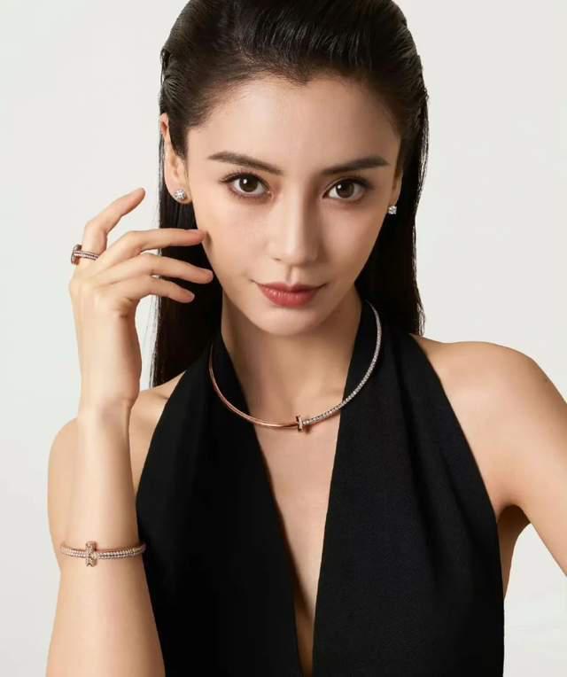 杨颖再次缺席商务活动，代言升级一事搁浅，要躲到什么时候？