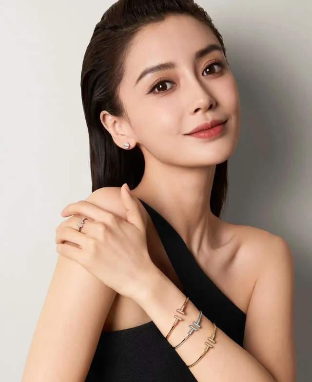 杨颖再次缺席商务活动，代言升级一事搁浅，要躲到什么时候？
