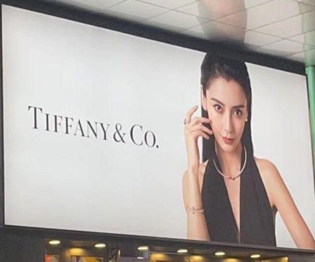 杨颖再次缺席商务活动，代言升级一事搁浅，要躲到什么时候？