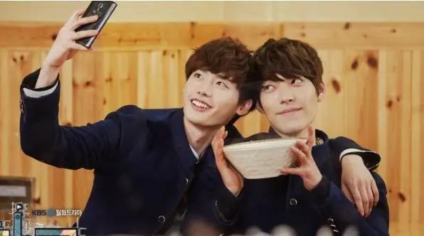 这是突然换了个头啊