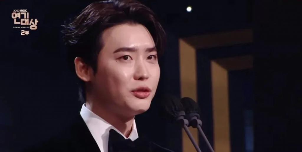 这是突然换了个头啊