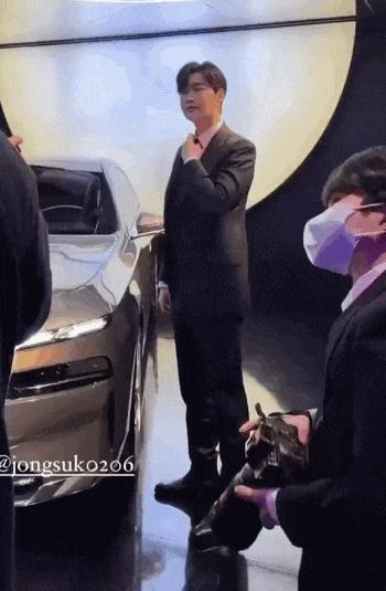 这是突然换了个头啊