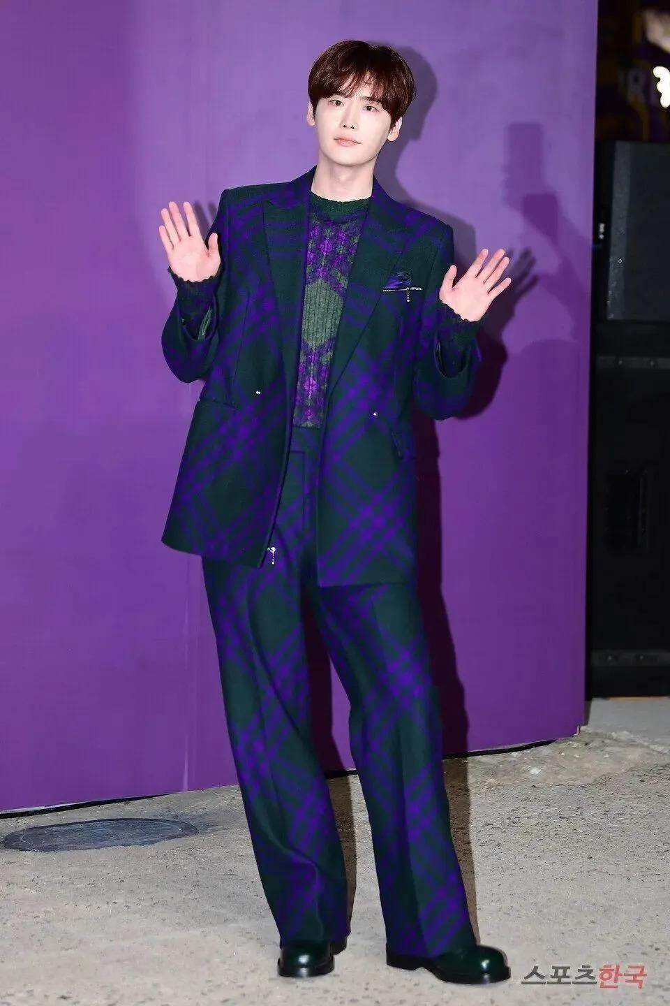 这是突然换了个头啊