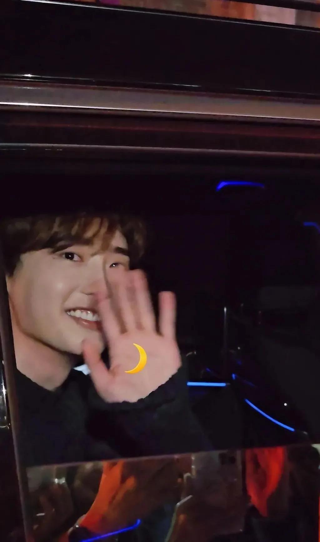 这是突然换了个头啊