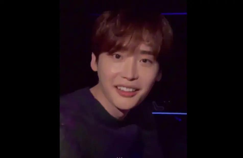 这是突然换了个头啊