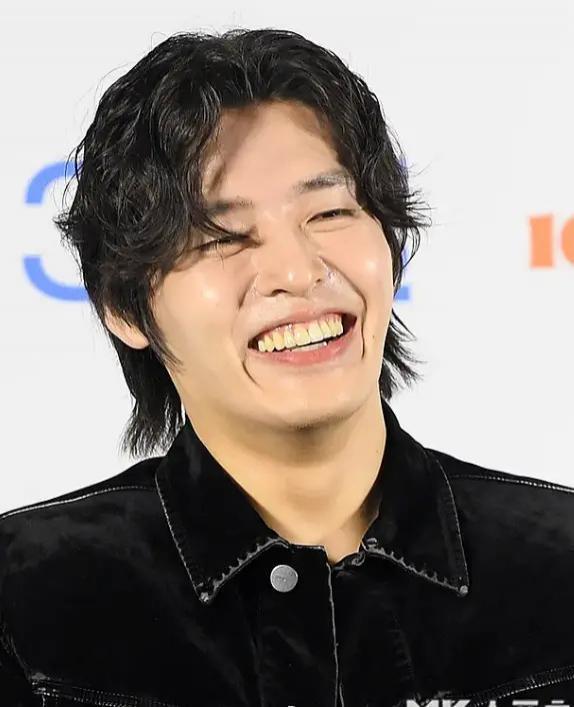 这是突然换了个头啊