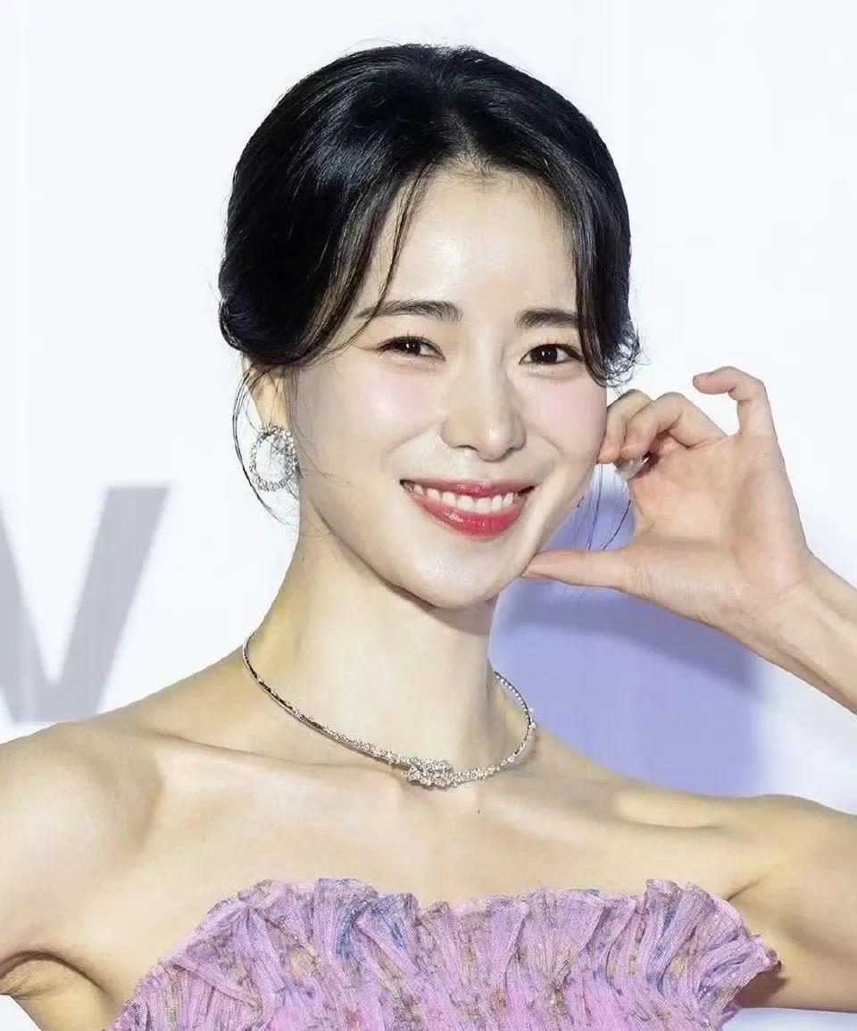 还记得林智妍吗？妍珍呐，恭喜你获奖