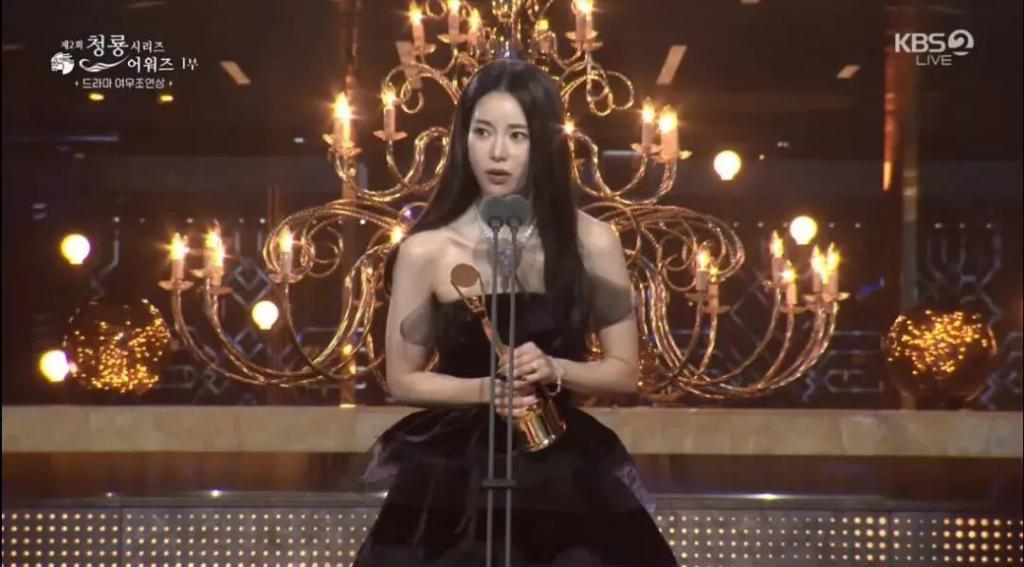 还记得林智妍吗？妍珍呐，恭喜你获奖