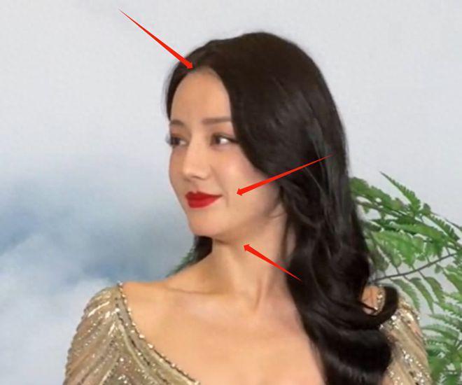 热巴生图曝光太吃亏！与秦岚贴脸合影无年龄优势