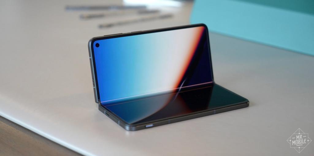 一加 Open 折叠屏手机真机曝光：方正机身设计，折痕表现较好